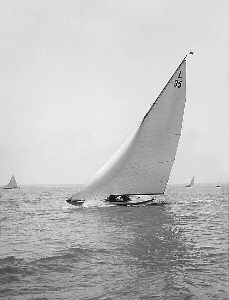 The 6-metre Lanka sailing close-hauled, 1914. Creator: Kirk & Sons of Cowes