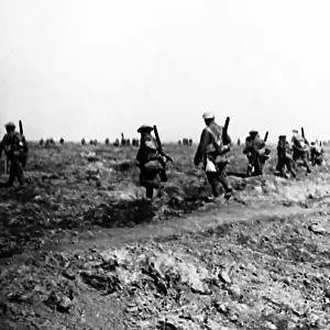WW1 - Battle of Morval - Infantry moving forward