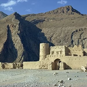 A derelict fortress near Nizwq