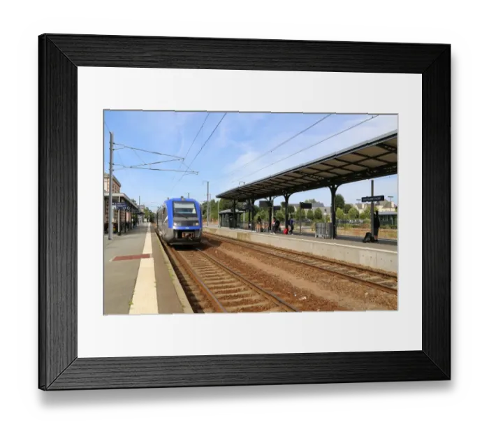 Framed Print : The 17. 30 from Dol de Bretagne to Dinan waiting at Dol de Bretagne station, Brittany