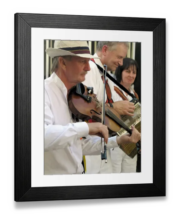 Framed Print : Street musicians at Wallingford, Oxfordshire Framed Print : Street musicians at Wallingford, Oxfordshire