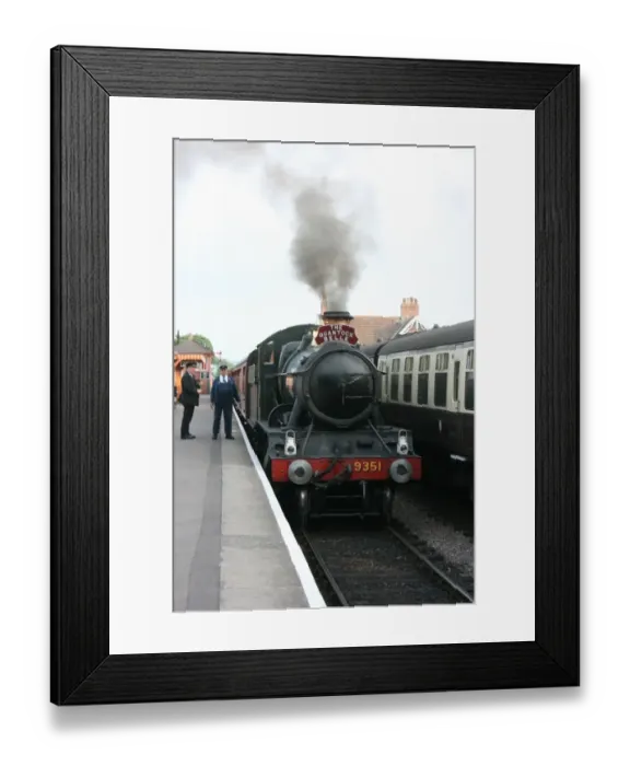 Framed Print : The Quantock Belle at Bishops Lydeard station, Somerset, UK Framed Print : The Quantock Belle at Bishops Lydeard station, Somerset, UK