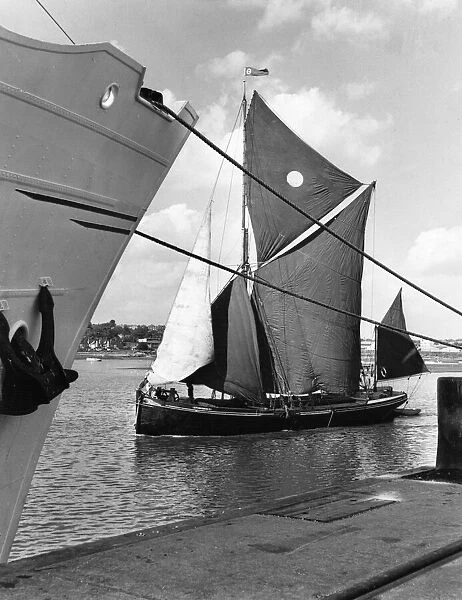A striking view of the coastal sailing barge Spinaway C