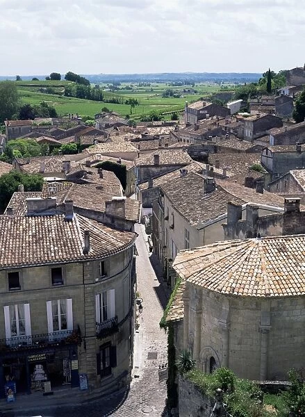 View of the town, St. Emilion, Gironde, Aquitaine, France, Europe