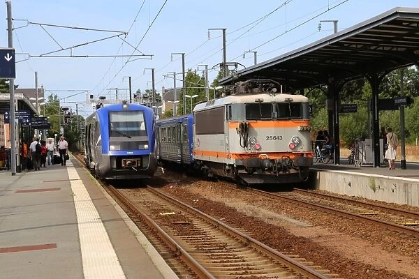 The 17. 30 from Dol de Bretagne to Dinan and a down Rennes train waiting at Dol de