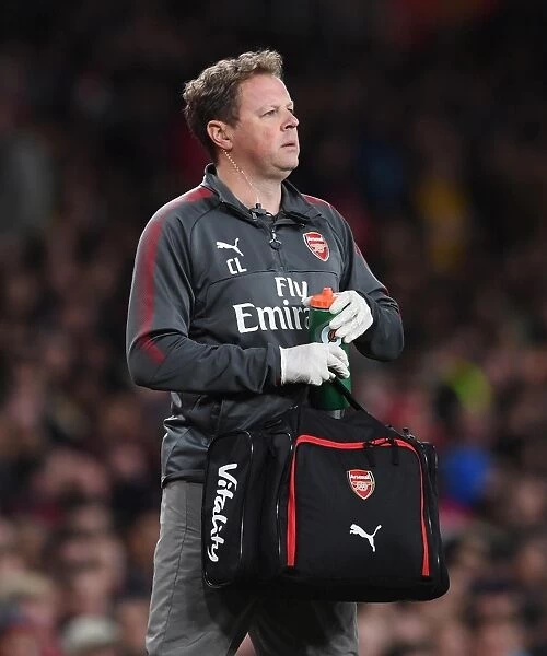 Arsenal physio Colin Lewin. Arsenal 1: 0 Doncaster