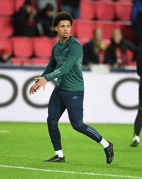 Arsenal's Ethan Nwaneri Gears Up: PSV Eindhoven vs Arsenal, UEFA Champions League 2023 / 24