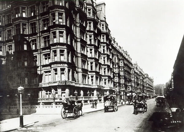 Victoria Street, London c. 1900 (b  /  w photo)