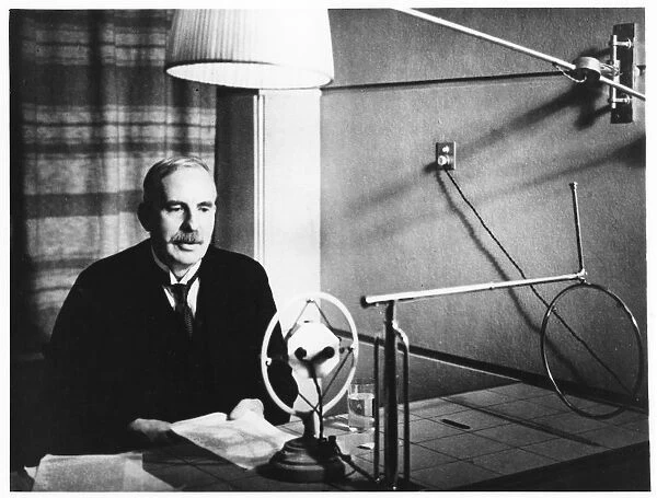 Ernest Rutherford broadcasting during a home visit to New Zealand in 1926