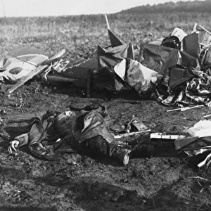 Crashed British fighter plane and dead airman, WW1