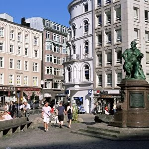 Gnsemarkt in the Altstadt (Old Town)