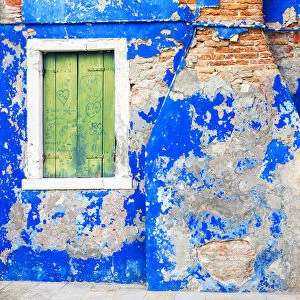 Italy, Burano. Weathered house exterior. Credit as: Jim Nilsen / Jaynes Gallery / DanitaDelimont
