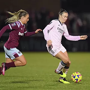 Arsenal's Caitlin Foord in Action against West Ham United in Barclays Women's Super League
