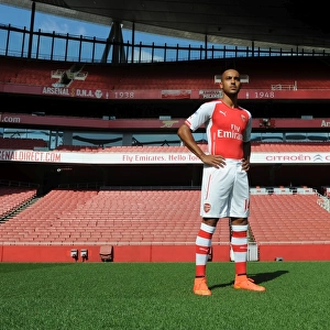 Theo Walcott (Arsenal). Arsenal 1st Team Photocall. Emirates Stadium, 7 / 8 / 14. Credit