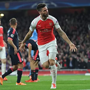 Thrilling Goal: Olivier Giroud Scores for Arsenal Against FC Bayern Munich, UEFA Champions League 2015/16
