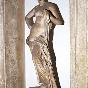 Roman civilization, statue of matronly Roman woman portrayed as Venus
