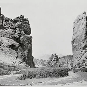 The Gateway and Pikes Peak (b / w photo)