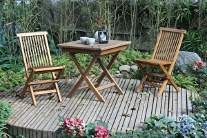 Flower Prints: Garden table and chairs