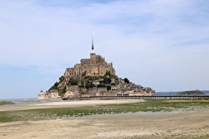 <b class=qtipBold><figcaption>Mont Saint-Michel, France</figcaption></b> Mont Saint-Michel, France